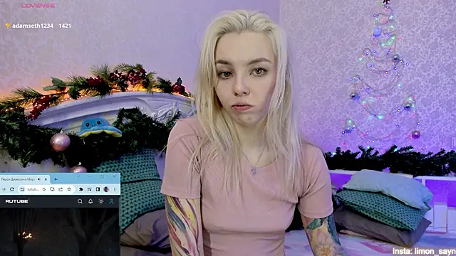 Snapshot of LillyMoure_ chatting on 01/13/25, 04:18 LillyMoure  online show from 01/13/25, 04:18