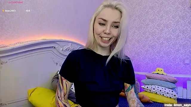 Snapshot of LillyMoure_ chatting on 01/19/25, 02:47 LillyMoure  online show from 01/19/25, 02:47