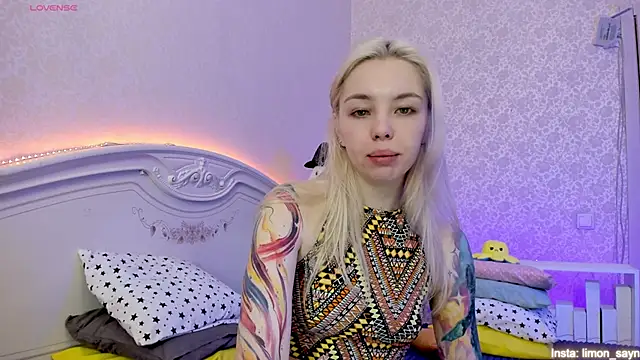 Snapshot of LillyMoure_ chatting on 01/20/25, 11:54 LillyMoure  online show from 01/20/25, 11:54
