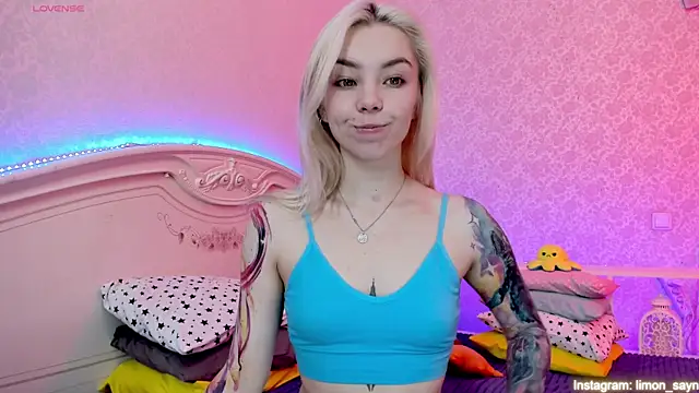 Snapshot of LillyMoure_ chatting on 01/30/25, 11:55 LillyMoure  online show from 01/30/25, 11:55