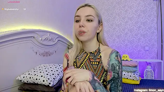 Snapshot of LillyMoure_ chatting on 02/13/25, 12:13 LillyMoure  online show from 02/13/25, 12:13