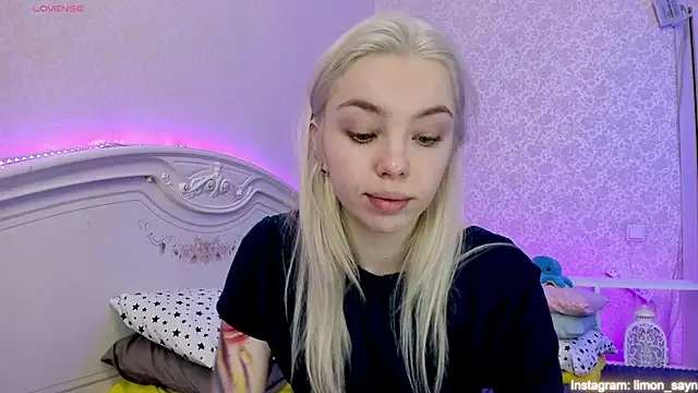 Snapshot of LillyMoure_ chatting on 02/16/25, 12:08 LillyMoure  online show from 02/16/25, 12:08