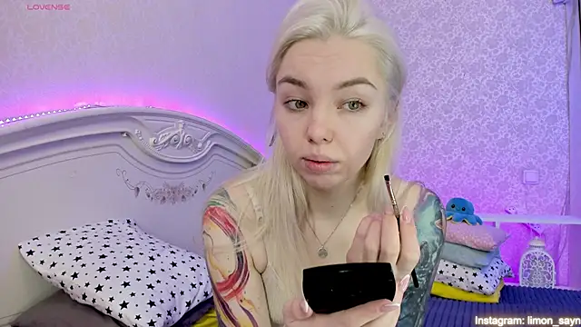 Snapshot of LillyMoure_ chatting on 02/16/25, 11:59 LillyMoure  online show from 02/16/25, 11:59