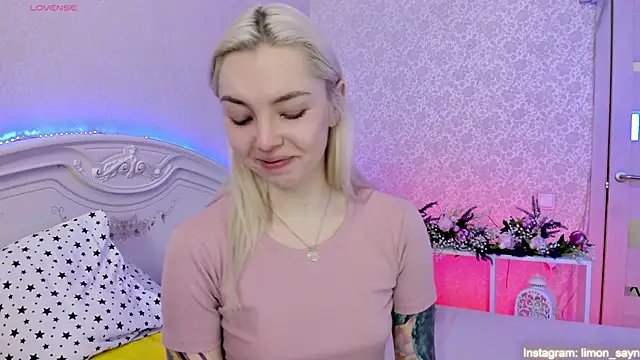 Snapshot of LillyMoure_ chatting on 03/09/25, 11:56 LillyMoure  online show from 03/09/25, 11:56