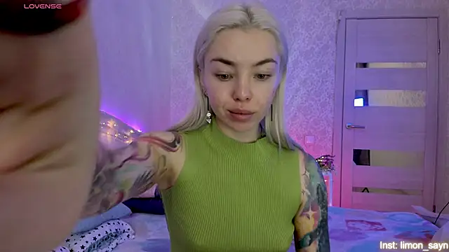 Snapshot of LillyMoure_ chatting on 10/24/25, 11:34 LillyMoure  online show from 10/24/25, 11:34
