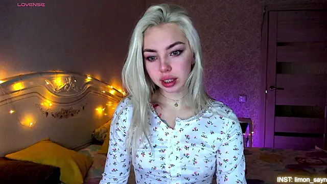 LillyMoure  online show from 03/28/26, 11:26