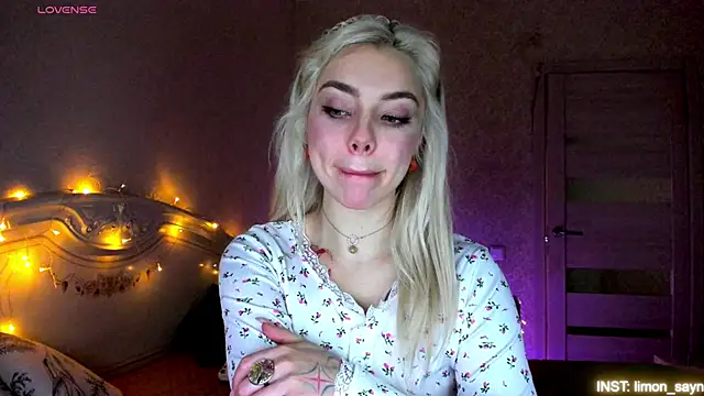 LillyMoure  online show from 04/05/26, 11:24