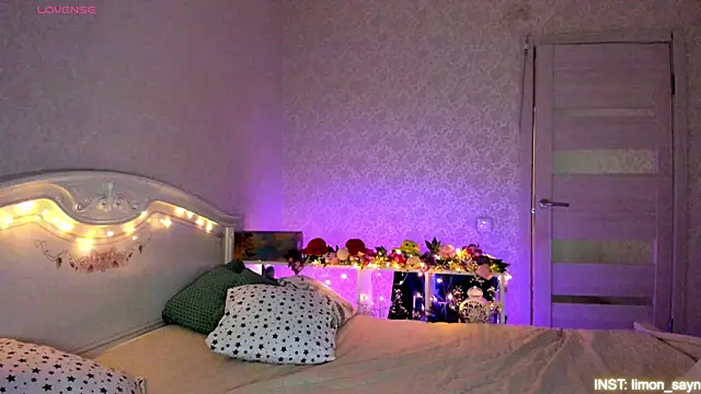 Snapshot of LillyMoure_ chatting on 05/11/26, 12:16 LillyMoure online show from 05/11/26, 12:16