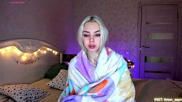Snapshot of LillyMoure_ chatting on 05/14/26, 11:33 LillyMoure online show from 05/14/26, 11:33