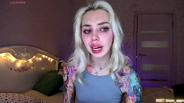 Snapshot of LillyMoure_ chatting on 06/02/26, 11:40 LillyMoure online show from 06/02/26, 11:40