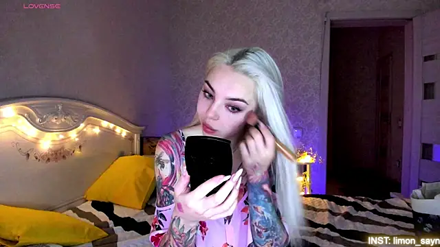 Snapshot of LillyMoure_ chatting on 07/07/26, 10:58 LillyMoure online show from 07/07/26, 10:58