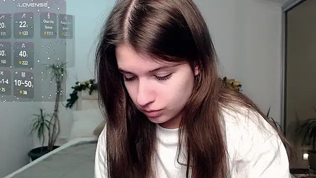 Snapshot of SayMeow_ chatting on 12/17/24, 04:23 SayMeow  online show from 12/17/24, 04:23