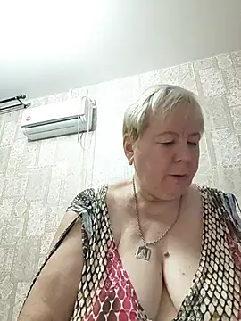 Snapshot of EffectFiona chatting on 07/11/26, 10:55 EffectFiona online show from 07/11/26, 10:55