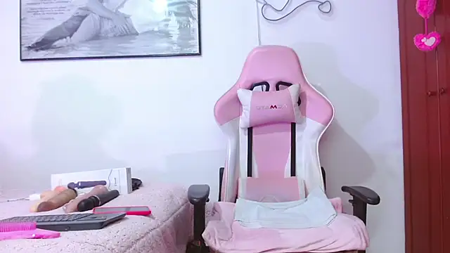 Amelie Rousell online show from 03/11/26, 10:38