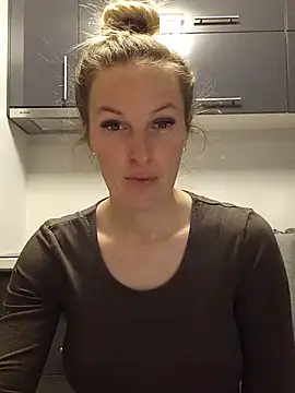 MaviePearl online show from 02/28/25, 09:15