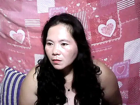 Snapshot of Cutehornywetmom chatting on 06/07/26, 02:32 Cutehornywetmom online show from 06/07/26, 02:32