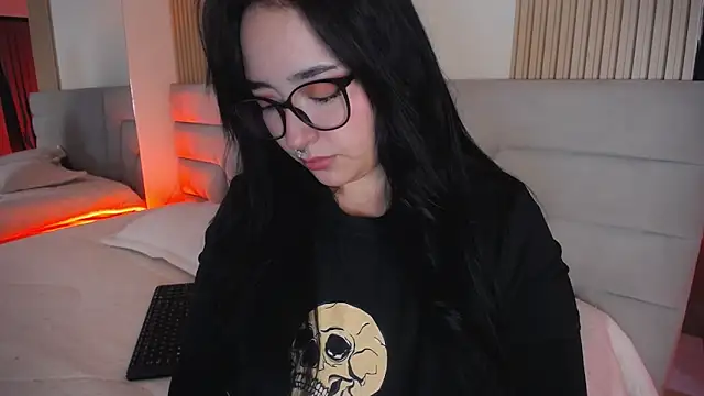 Snapshot of Miss_Loise chatting on 04/28/26, 07:35 Miss Loise online show from 04/28/26, 07:35