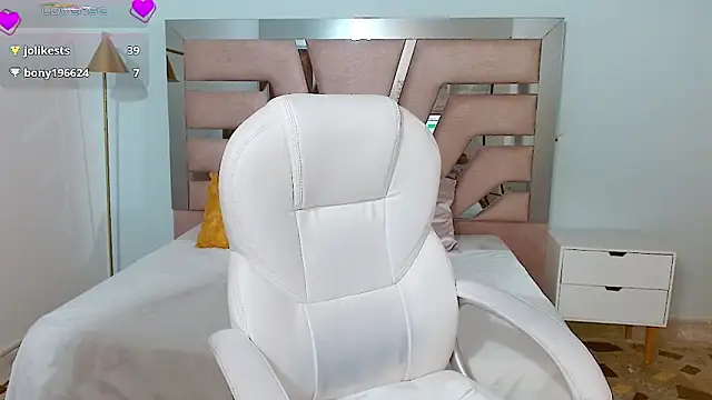 sophia hadid online show from 12/02/24, 08:44