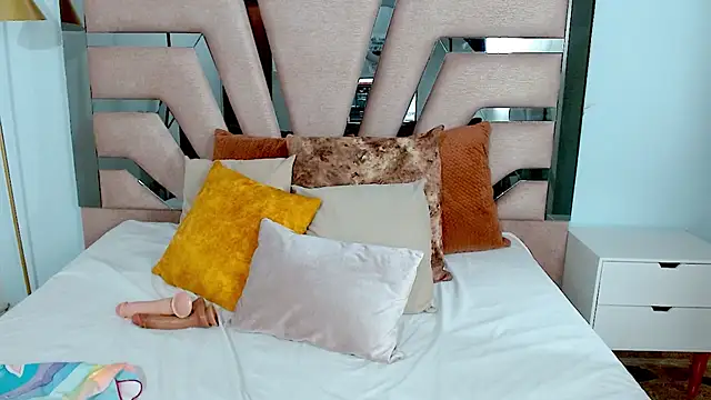 sophia hadid online show from 01/16/25, 08:36