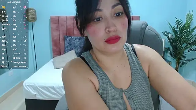 sophia hadid online show from 02/03/26, 08:03