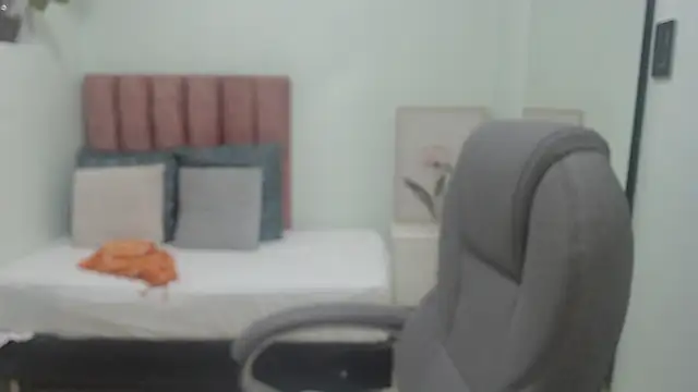 sophia hadid online show from 03/04/26, 12:11