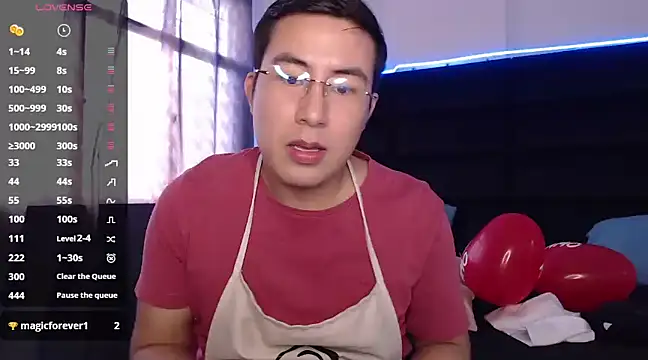 Snapshot of andrewmhilton_ chatting on 02/18/25, 06:26 andrewmhilton  online show from 02/18/25, 06:26