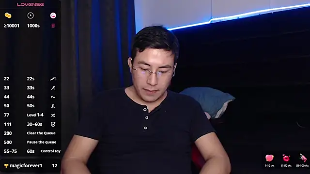 Snapshot of andrewmhilton_ chatting on 03/11/25, 04:43 andrewmhilton  online show from 03/11/25, 04:43