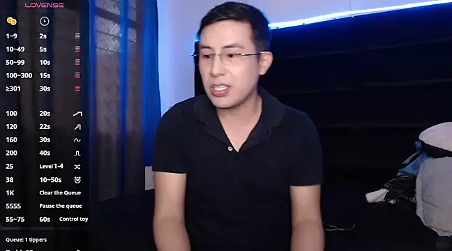 Snapshot of andrewmhilton_ chatting on 03/18/25, 10:48 andrewmhilton  online show from 03/18/25, 10:48