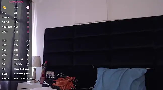 Snapshot of andrewmhilton_ chatting on 03/19/25, 07:06 andrewmhilton  online show from 03/19/25, 07:06