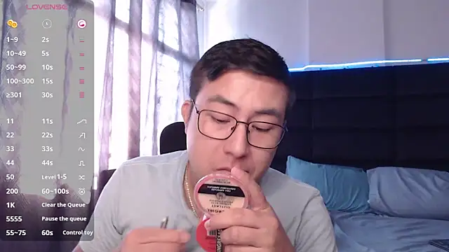 andrewmhilton  online show from 10/28/25, 06:54