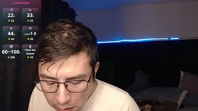 andrewmhilton  online show from 12/03/25, 03:58