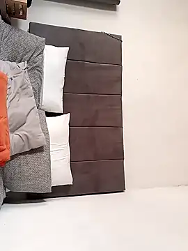 BLACK BOTTOM03 online show from 11/28/25, 10:29