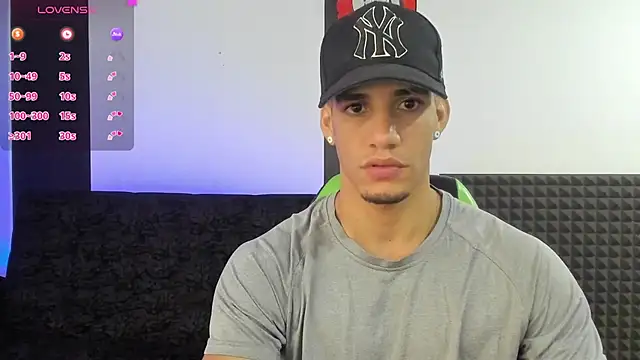 Snapshot of jhonnysnow17 chatting on 02/13/25, 09:06 jhonnysnow17 online show from 02/13/25, 09:06