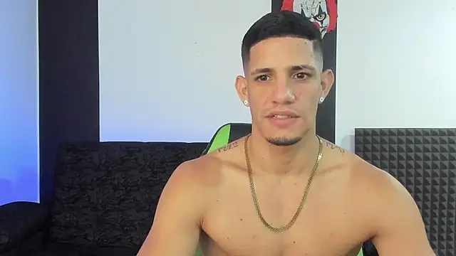 Snapshot of jhonnysnow17 chatting on 02/15/25, 03:39 jhonnysnow17 online show from 02/15/25, 03:39