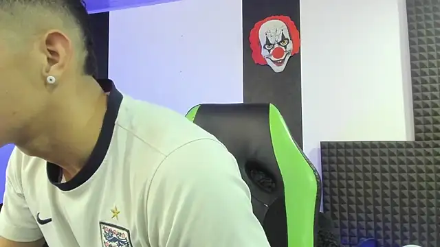 Snapshot of jhonnysnow17 chatting on 02/23/25, 01:32 jhonnysnow17 online show from 02/23/25, 01:32