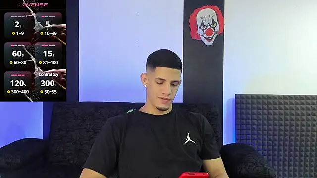 Snapshot of jhonnysnow17 chatting on 02/28/25, 06:43 jhonnysnow17 online show from 02/28/25, 06:43