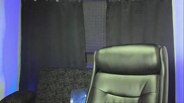 Snapshot of jhonnysnow17 chatting on 09/19/25, 01:18 jhonnysnow17 online show from 09/19/25, 01:18