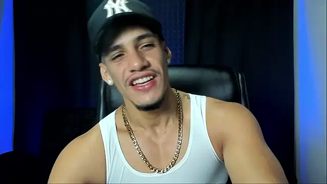 Snapshot of jhonnysnow17 chatting on 10/12/25, 12:20 jhonnysnow17 online show from 10/12/25, 12:20