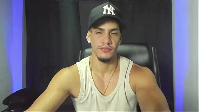 Snapshot of jhonnysnow17 chatting on 10/14/25, 01:28 jhonnysnow17 online show from 10/14/25, 01:28