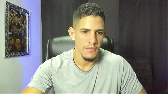 Snapshot of jhonnysnow17 chatting on 10/19/25, 11:05 jhonnysnow17 online show from 10/19/25, 11:05