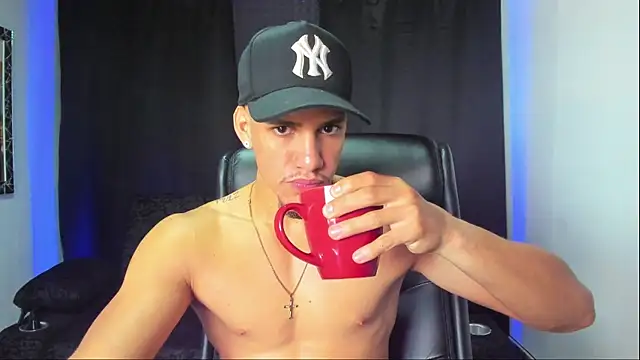 Snapshot of jhonnysnow17 chatting on 10/25/25, 04:13 jhonnysnow17 online show from 10/25/25, 04:13