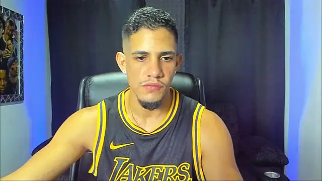 Snapshot of jhonnysnow17 chatting on 11/06/25, 01:50 jhonnysnow17 online show from 11/06/25, 01:50