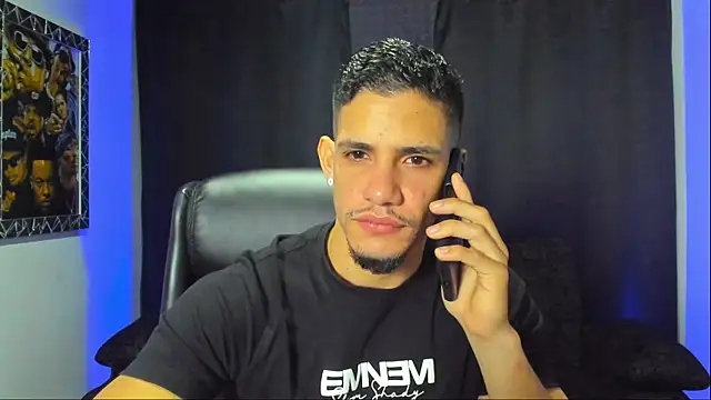 Snapshot of jhonnysnow17 chatting on 11/08/25, 11:03 jhonnysnow17 online show from 11/08/25, 11:03