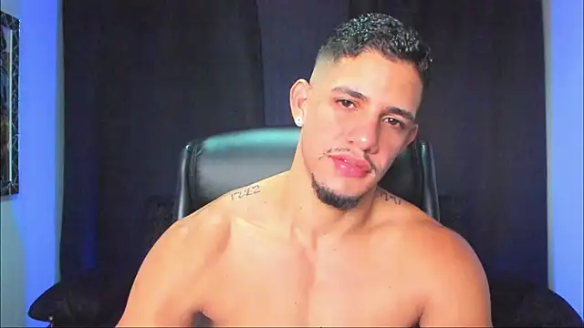 Snapshot of jhonnysnow17 chatting on 11/13/25, 04:28 jhonnysnow17 online show from 11/13/25, 04:28