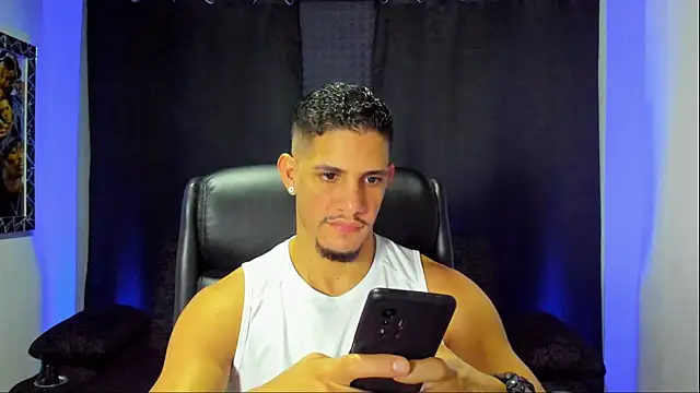 Snapshot of jhonnysnow17 chatting on 11/28/25, 11:51 jhonnysnow17 online show from 11/28/25, 11:51