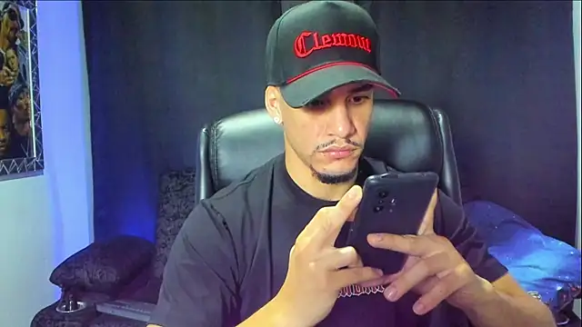 Snapshot of jhonnysnow17 chatting on 11/30/25, 01:09 jhonnysnow17 online show from 11/30/25, 01:09