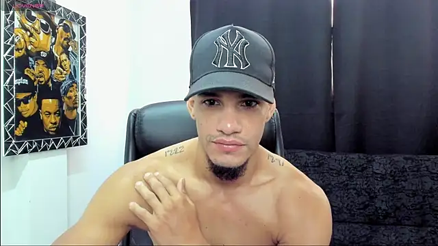 Snapshot of jhonnysnow17 chatting on 05/08/26, 03:28 jhonnysnow17 online show from 05/08/26, 03:28