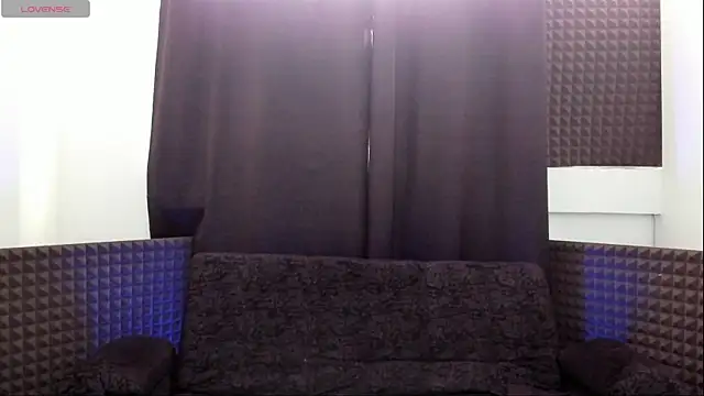 Snapshot of jhonnysnow17 chatting on 06/14/26, 05:48 jhonnysnow17 online show from 06/14/26, 05:48