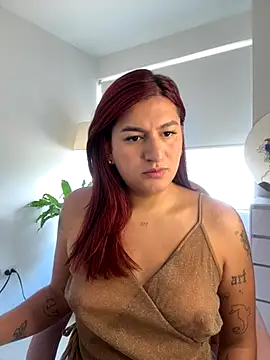 Snapshot of ari_artis chatting on 09/21/25, 04:30 ari artis online show from 09/21/25, 04:30