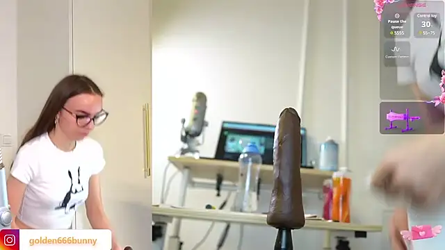 Snapshot of Miss69Ri99 chatting on 01/04/25, 08:37 Miss69Ri99 online show from 01/04/25, 08:37